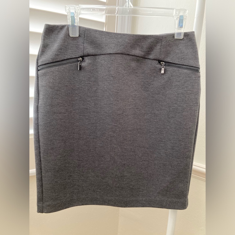 Laundry by Shelly Segal grey skirt